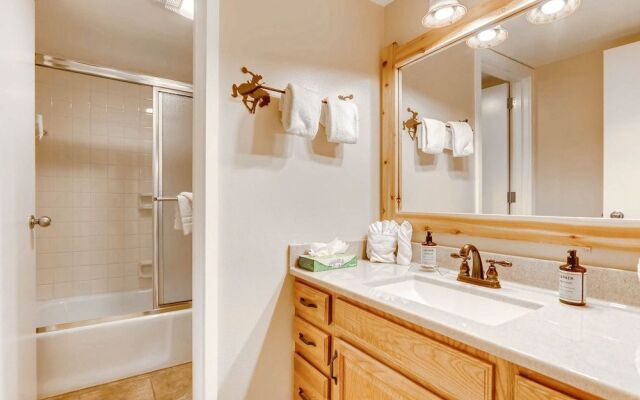 Spacious Penthouse 3br ~no Cleaning Fee~kids Ski Free! 3 Bedroom Condo by RedAwning