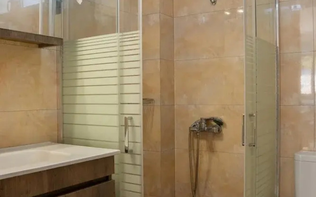 Villa Leandros With Pool & bbq