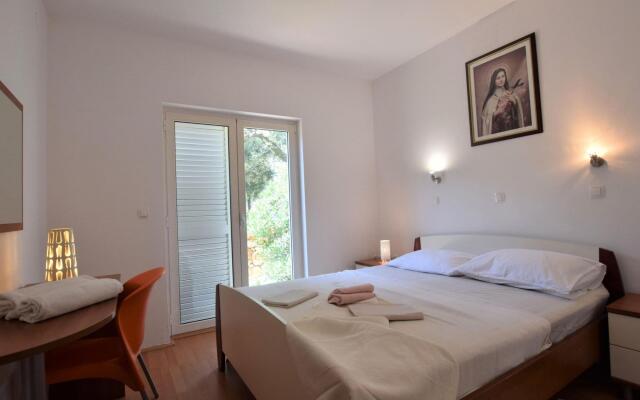 Spacious Apartment in Mandre With Terrace