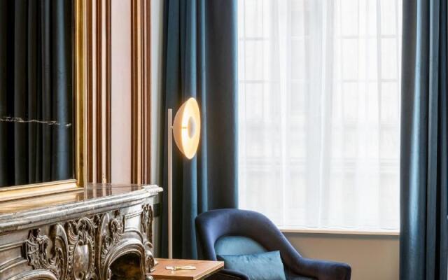 Sapphire House Antwerp, Autograph Collection