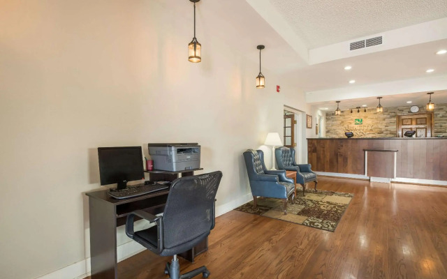 Quality Inn Tulsa Central