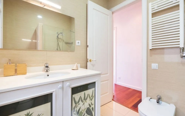 Stunning 4BR Apart in Sagrada Familia