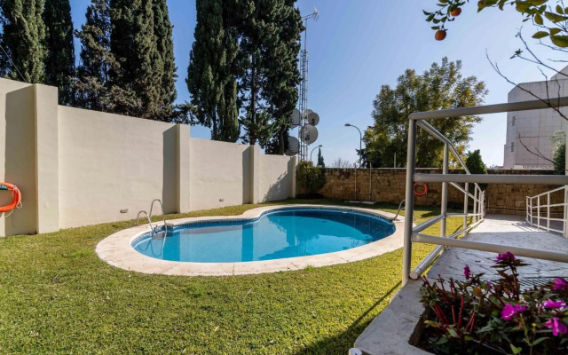 Puente Romano Modern flat, Best location in town