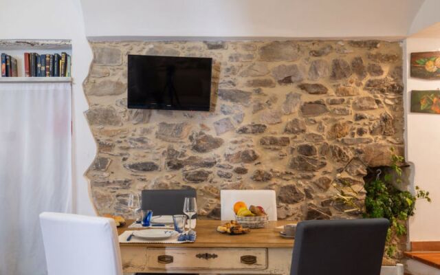 Apartment Adelasia Cisano sul Neva