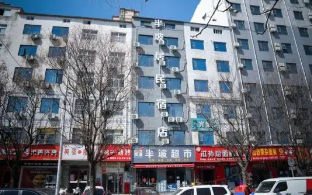 Xinzheng Banpoju Homestay (Henan Institute of Industry and Trade Shawo Li Subway Station)