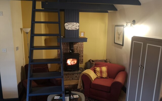 Claymires Bothy Cottage Nr Loch Lomond & Stirling