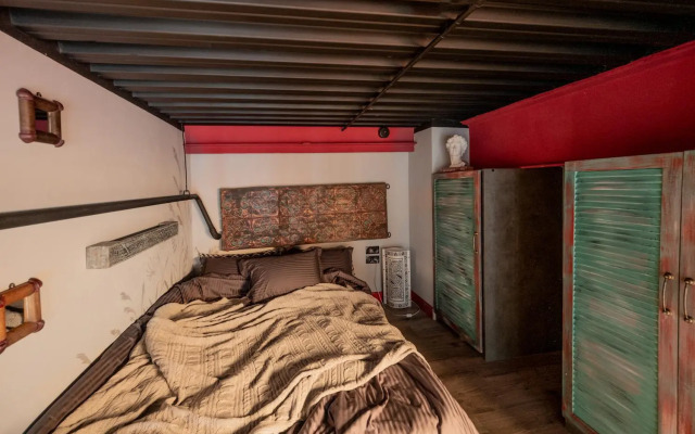 Soho Bohemian Loft on Nizhnyaya Krasnoselskaya Street