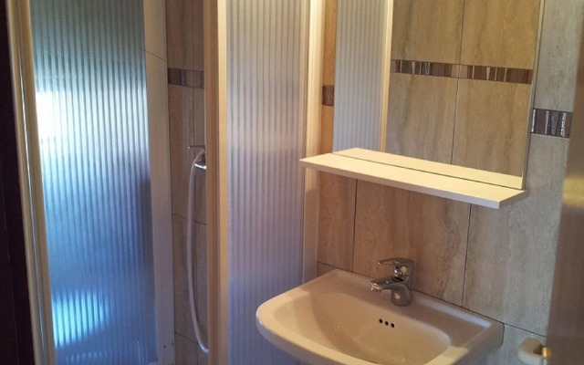 Anthony - 50m From the Beach & Parking - A4