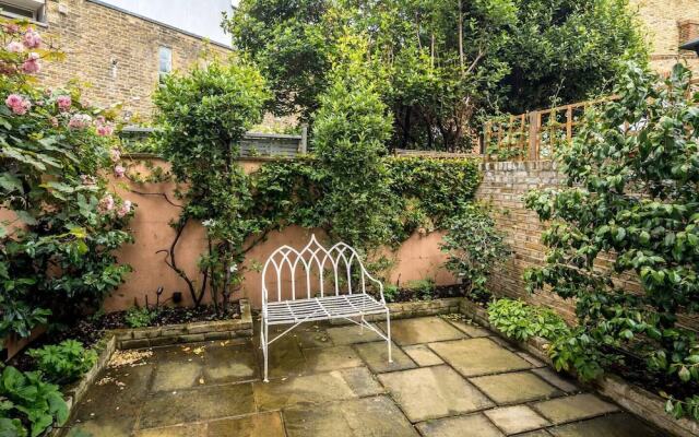 Exceptional 4-bed house right by Battersea Park