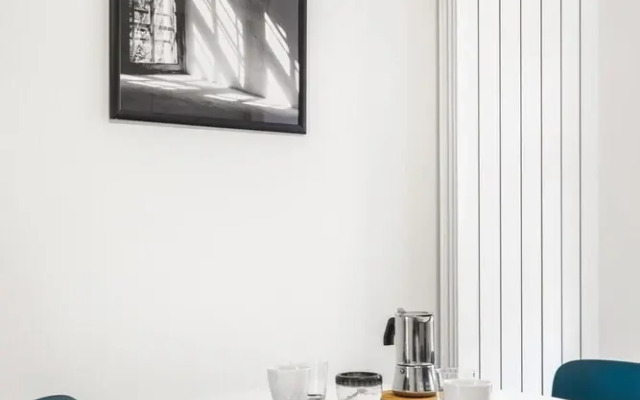 JOIVY Bright Apartment in De Angeli near Subway