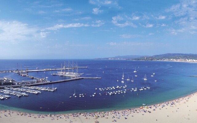 Apartment - 3 Bedrooms with Sea views - 107161