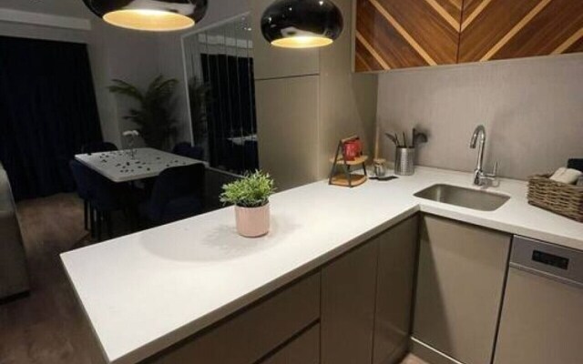 Brand-new 2 1 Apartment-near Mall of Istanbul
