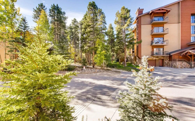 Water House On Main Street #6106