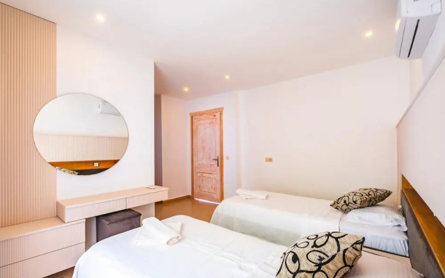 Lux Villa With Inf Pool Jacuzzi - All Rooms w AC