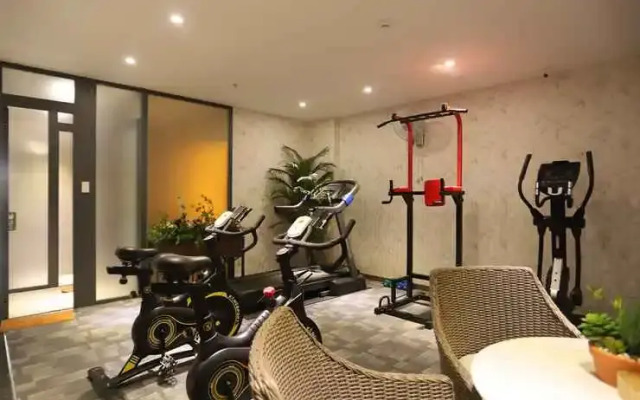 Lanura Apartments and Hotel