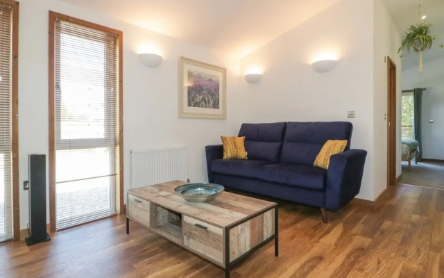 9 Meadow Retreat