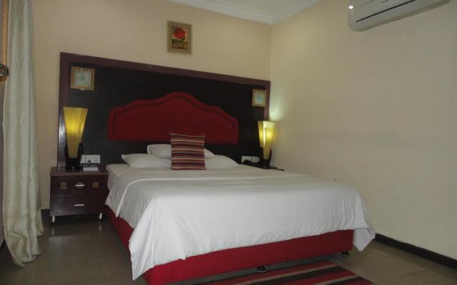 SDM Tavern and Suites