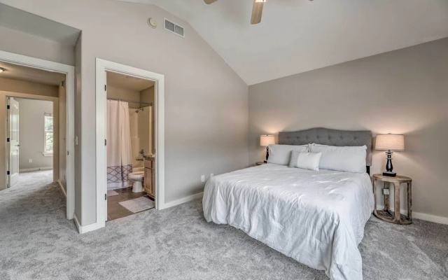 Charming Springdale Townhome ~ 5 Mi to Dtwn!