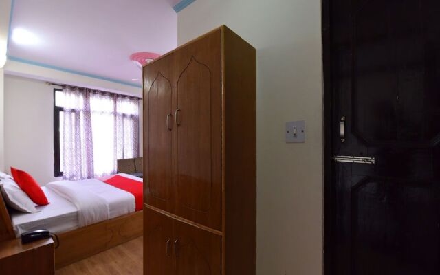 OYO 13387 Hotel Kartik