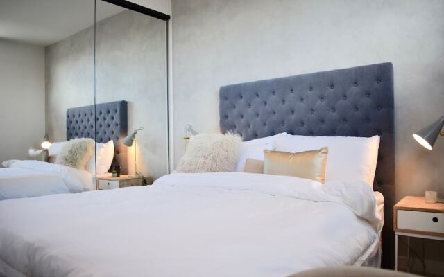 Modern and Elegant Apartment Near The Beach