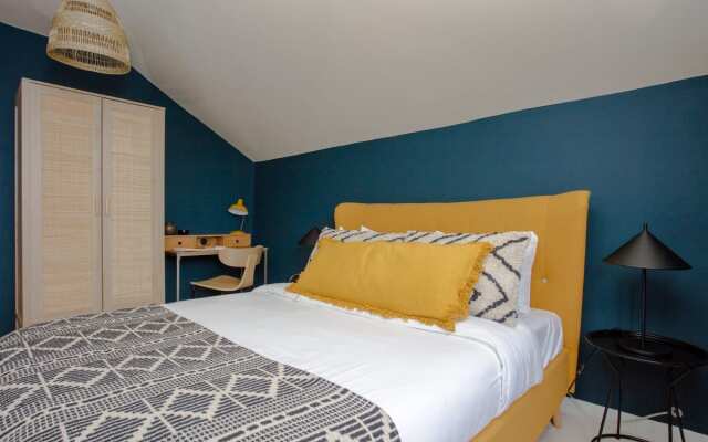 The Crescent Moon - Elegant 1BDR Flat