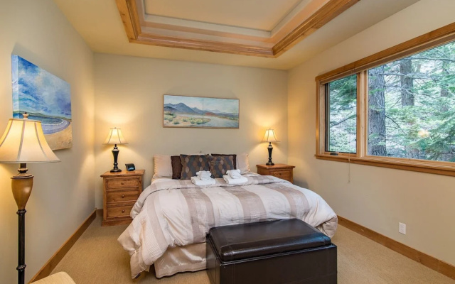 Extravagant Mountain Lodge at Heavenly by RedAwning