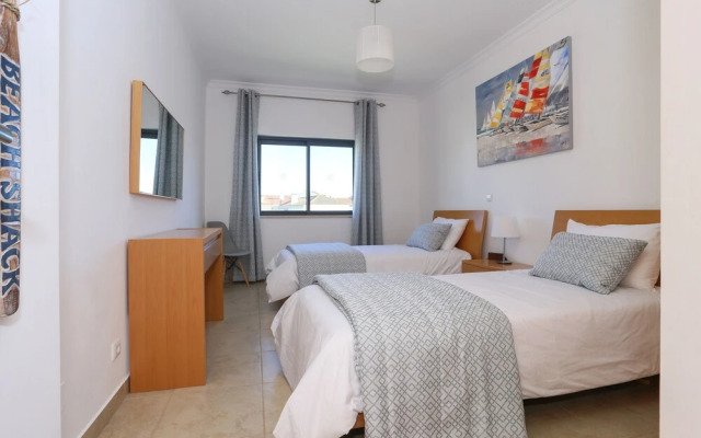 3-bedroom Apt, Sleeps 6, Pool, Gym & Jacuzzi