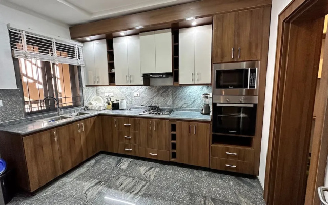 Tenny's Place Apartments Jahi