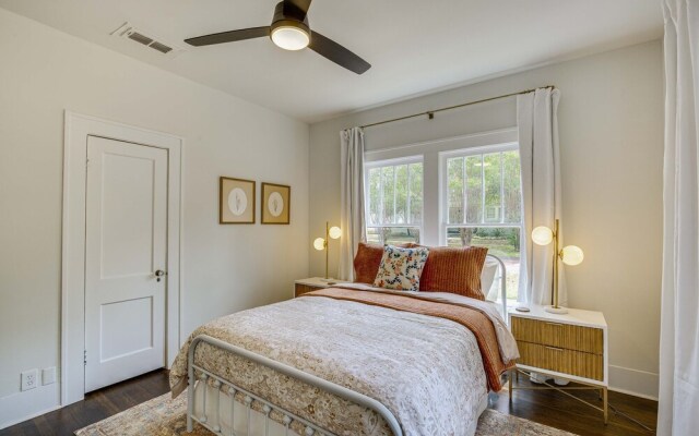 Walk to Bergfeld Park: 1928 Azalea District Home