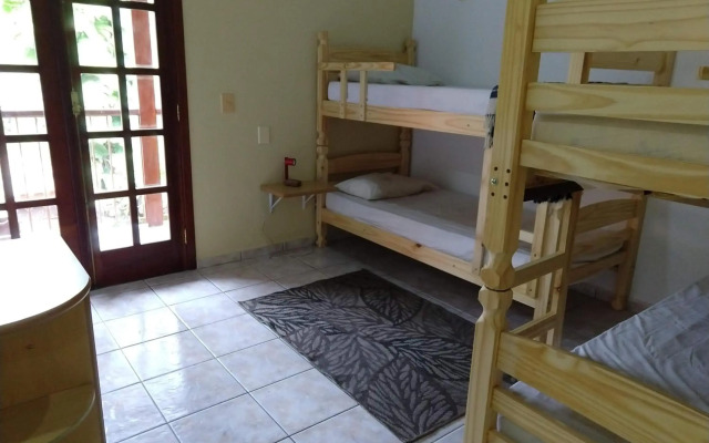 Casa 5 suítes com piscina e churrasqueira