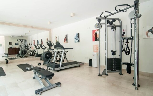 LUXURY CONDO STEPS FROM 5th AV & BEACH