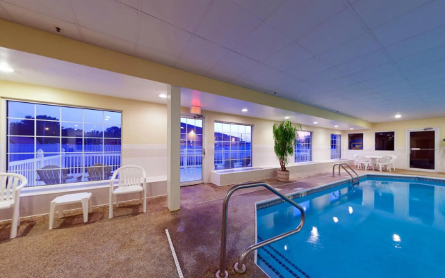 Country Inn & Suites by Radisson, Rock Falls, IL