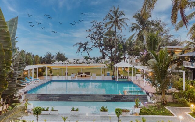 Foxoso La Beach Resort