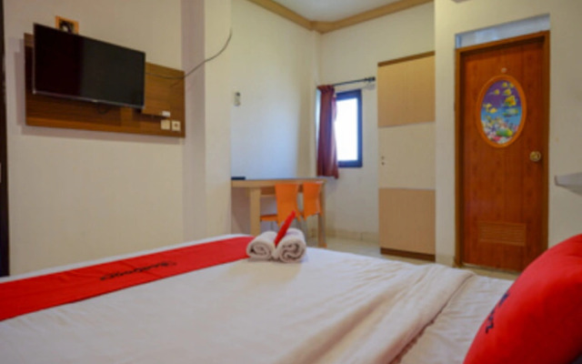 RedDoorz Plus near Ciputra Mall Simpang Lima 2