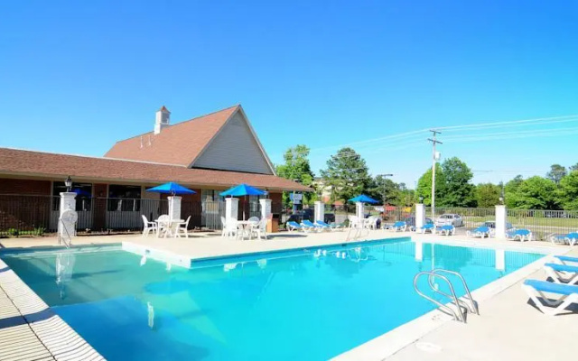 Econo Lodge Inn and Suites - Williamsburg