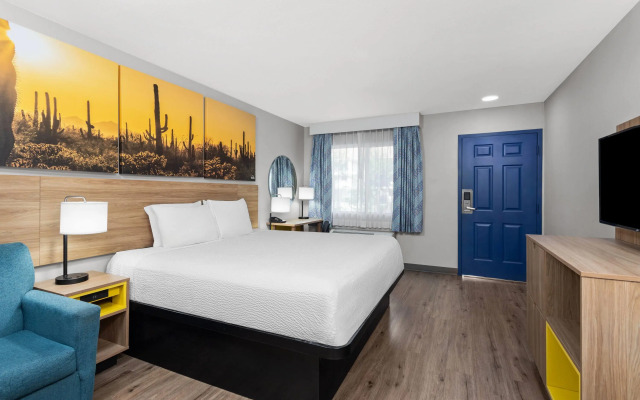Days Inn by Wyndham Phoenix West