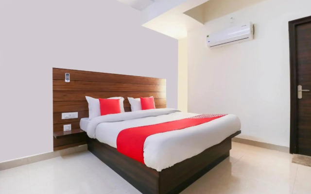 Hotel Red Ark by OYO Rooms