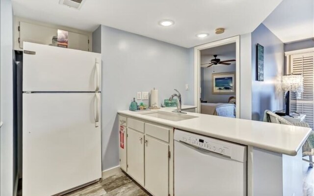 Sand Dollar Ocean View Condo With Salt Water Pool and Private Walkway to Beach by Redawning
