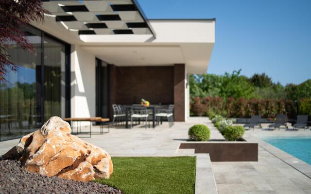 Piera in Brzac with 4 bedrooms and 4 bathrooms