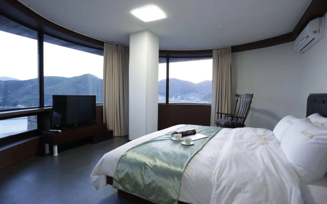 Radiance Tourist Hotel
