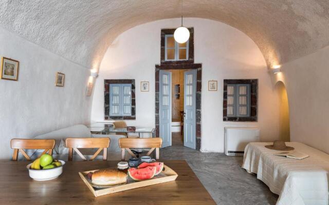 Andreas Cultural Cave House in Imerovigli, Santorini