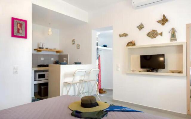 Moschatos Beach House