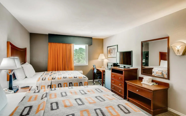 Orangewood Inn & Suites Midtown