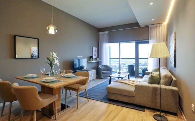 WelHome - Evergreen Apartment Amidst Vibrant JVC With Pool