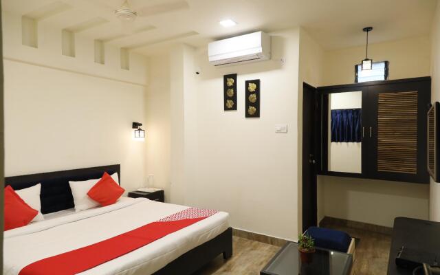 OYO 28069 Hotel Leo Star