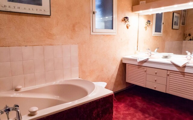 Spacious Holiday Home in Narbonne With Swimming Pool