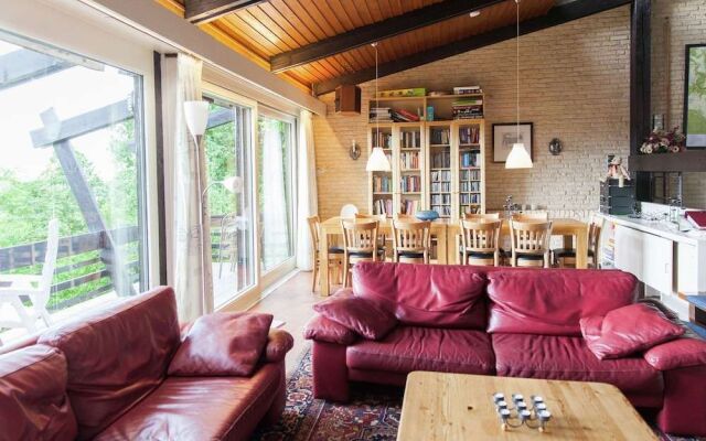 Modern Holiday Home With big Garden Near Forest