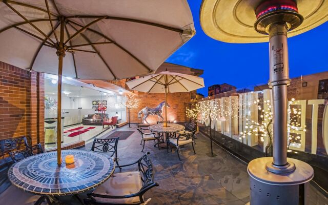 Hotel Hill House Suites