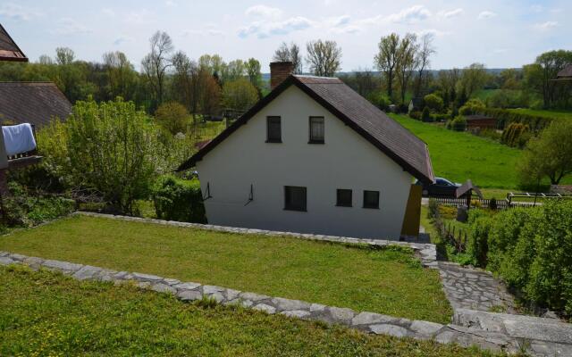 Holiday Home In Orasice- Počedělice With Garden
