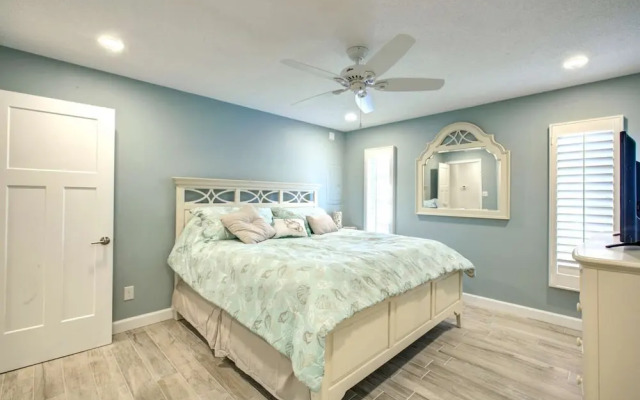 Moonmist Gorgeously Renovated Courtyard